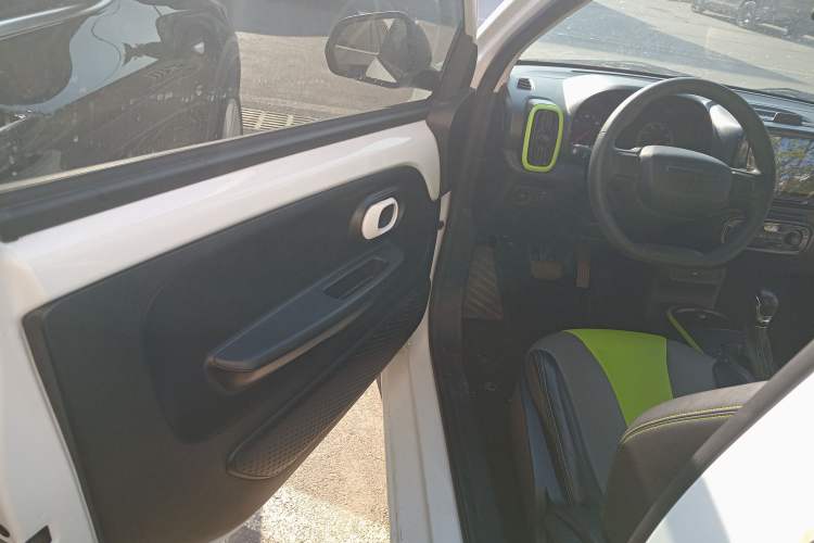 Used Roewe Clever 2021 302 km New Four-Seater Super-Efficient Version