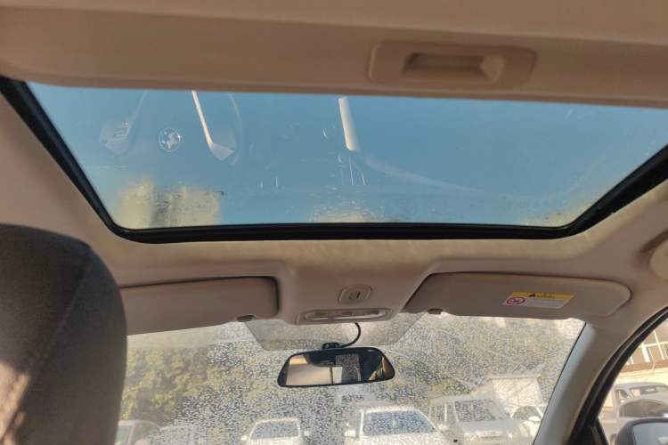 Used Venucia T70 2015 2.0L CVT Smart Edition