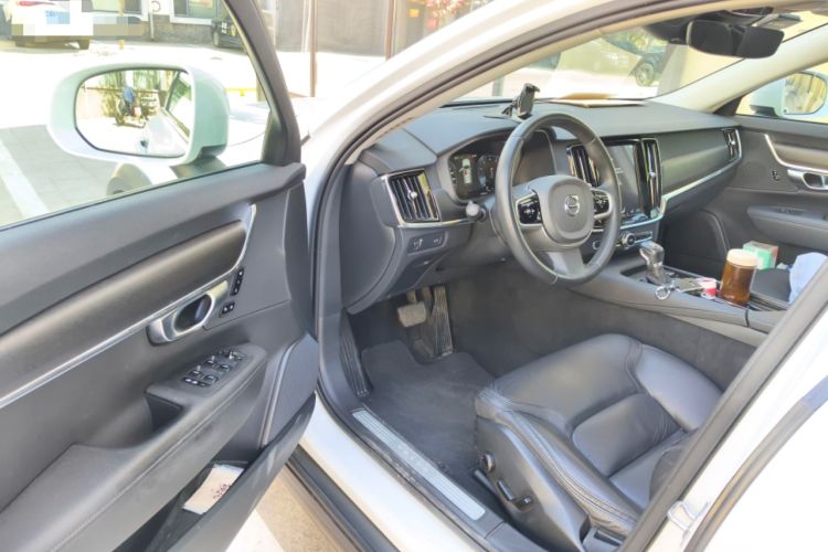 Used Volvo V90 2019 Cross Country T5 AWD Smart Range Version China VI Standard
