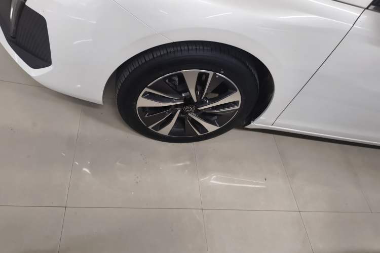 Used Peugeot 408 2022 1.6T Light-Chasing Edition Left Front Wheel Hub