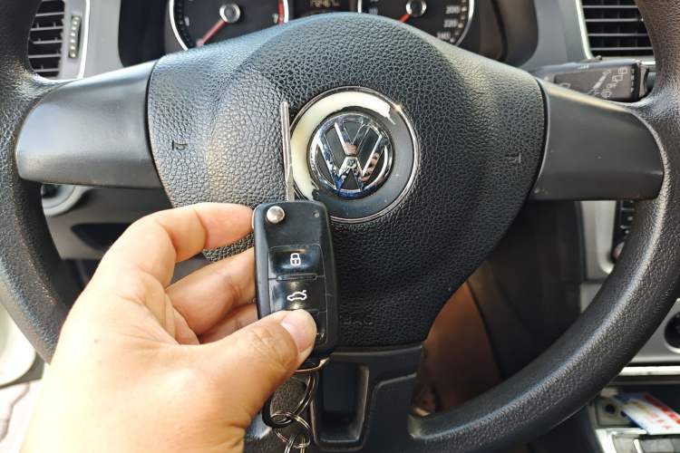 Used Volkswagen Gran Lavida 2013 1.6L Manual Comfort Model