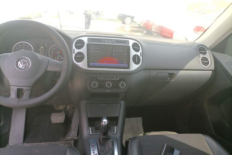 Used Volkswagen Tiguan 2016 280TSI Automatic Two-Wheel-Drive Silk Road Style Edition Audio And AC Panel