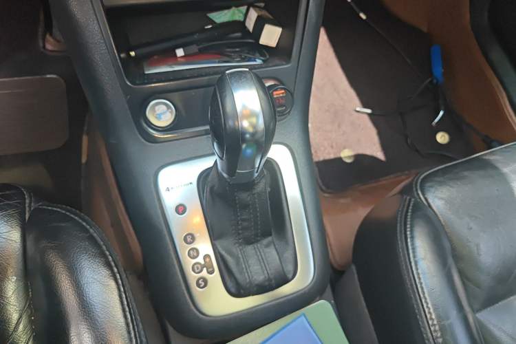 Used Volkswagen Tiguan 2012 2.0 TSI Automatic All-Wheel Drive Elite Edition Gear Lever
