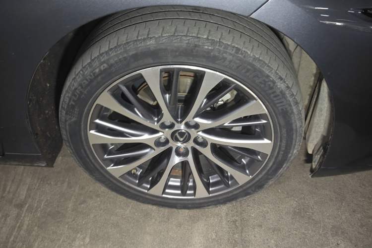 Used Lexus ES 2020 300h Deluxe Edition