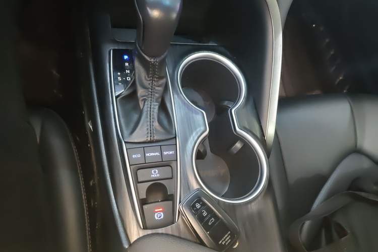 Used Toyota Camry 2023 2.5G Luxury Edition Gear Lever