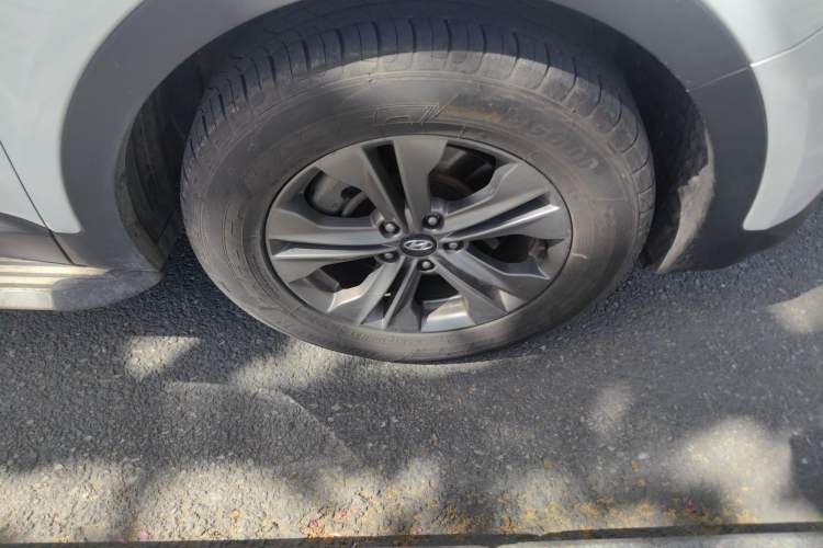 Used Hyundai Santa Fe 2013 Revised Version 2.4L Automatic All-Wheel Drive Smart Type