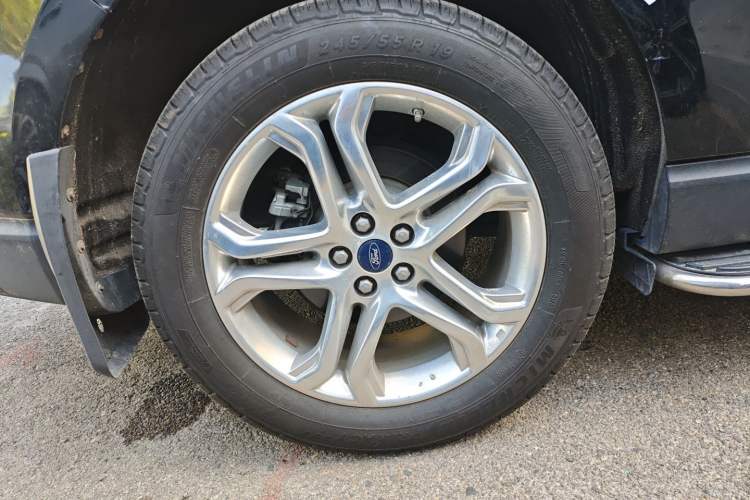 Used Ford Edge 2016 EcoBoost 245 Two-Wheel-Drive Titanium 7-Seater Right Rear Wheel Hub