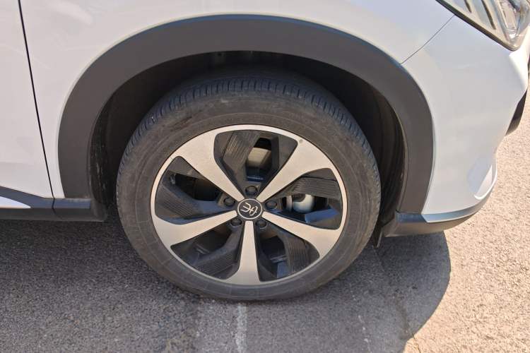 Used BYD Song PLUS New Energy 2021 DM-i 110KM Flagship PLUS Right Front Wheel Hub