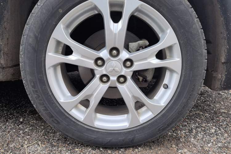 Used Mitsubishi Outlander (Import) 2014 2.4L 4x4 Deluxe Value Edition 5 Seats