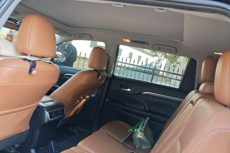 Used Toyota Highlander 2018 2.0T Four-Wheel Drive Luxury Version 7 Seats China VI Standard
