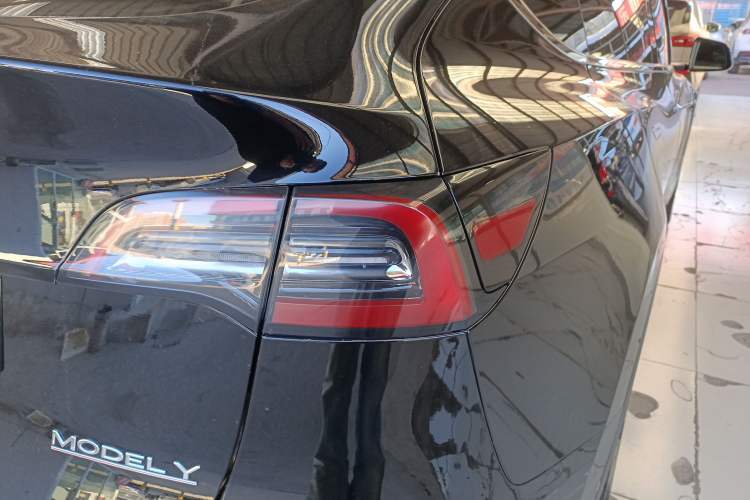 Used Tesla Model Y 2023 Long-Range All-Wheel-Drive Version
