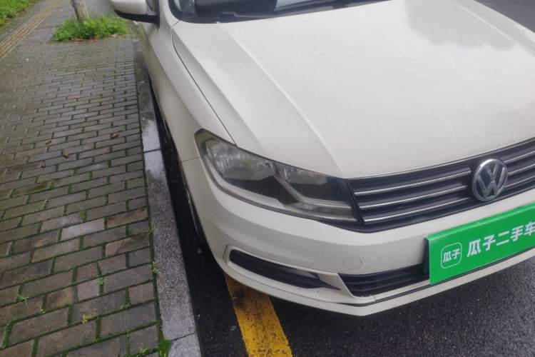 Used Volkswagen Santana 2016 1.6L Automatic Comfort Edition Right Front Headlight