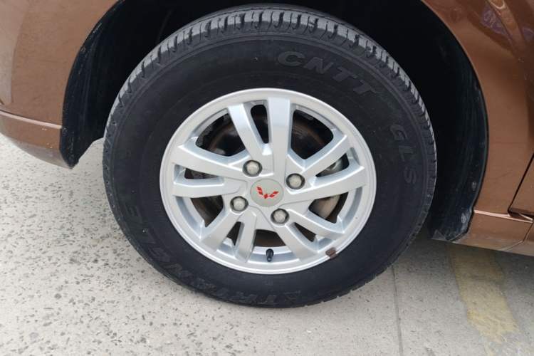Used Wuling Hongguang 2018 1.5L S Comfort Model L2B Left Front Wheel Hub