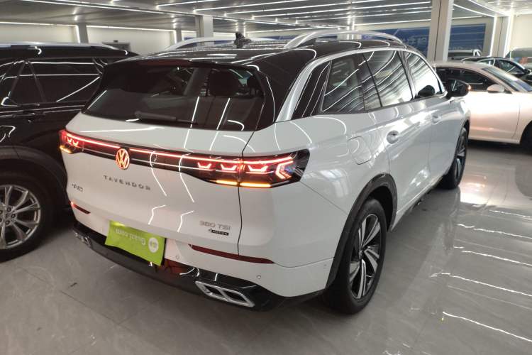 Used Volkswagen Tavendor 2024 380TSI All-Wheel-Drive R-Line Cruise Premium Edition Rear Right 45 Deg