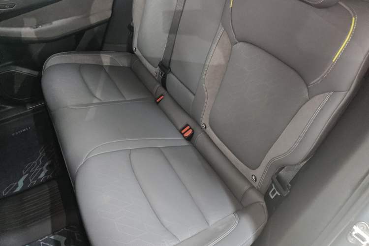 Used Lynk & Co 08 EM-P 2025 220 km All-Wheel-Drive Performance Halo