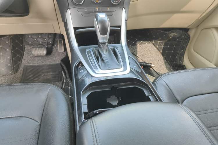 Used Ford Edge 2016 EcoBoost 245 Two-Wheel-Drive Titanium 5-Seater
