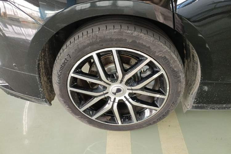 Used Denza Z9 2024 1100 km Four-Wheel Drive Max Version Right Rear Wheel Hub