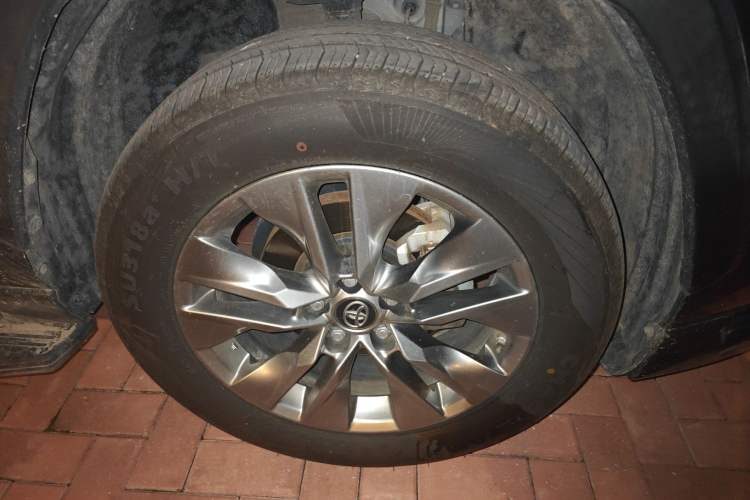 Used Toyota Wildlander 2021 2.0L CVT Two-Wheel Drive Luxury Edition Right Front Wheel Hub