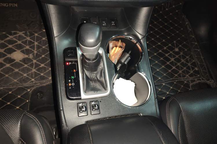 Used Toyota Highlander 2018 2.0T Four-Wheel Drive Luxury Edition 7 Seats China V Emission Standard