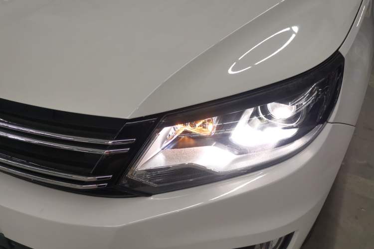 Used Volkswagen Tiguan 2016 280TSI Automatic Two-Wheel Drive Silk Road Comfort Edition Left Front Headlight