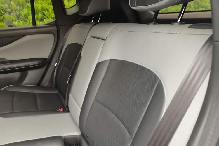 Used Hycan Z03 2022 510 km Range Trendy Cool Version 135 kW 64.23 kWh Left Rear Seat