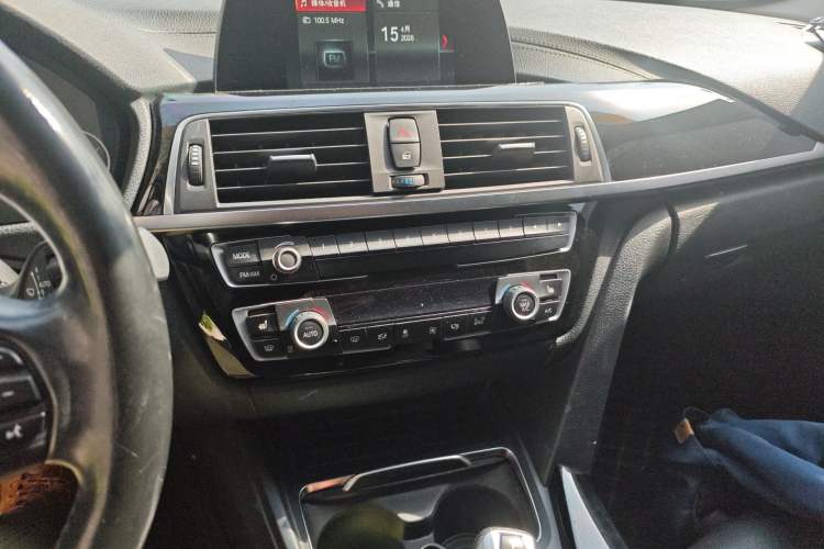 Used BMW 3 Series 2018 320Li Fashion Model Audio And AC Panel