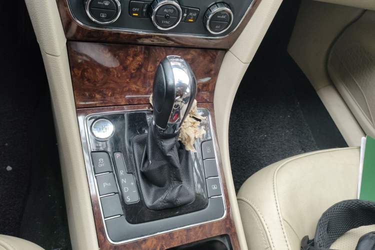 Used Volkswagen Passat 2013 1.8TSI DSG Prestige Edition Gear Lever