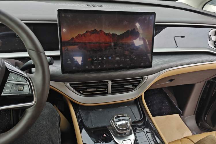 Used Denza D9 2024 DM-i 980 Four-Wheel Drive Prestige Model Audio And AC Panel