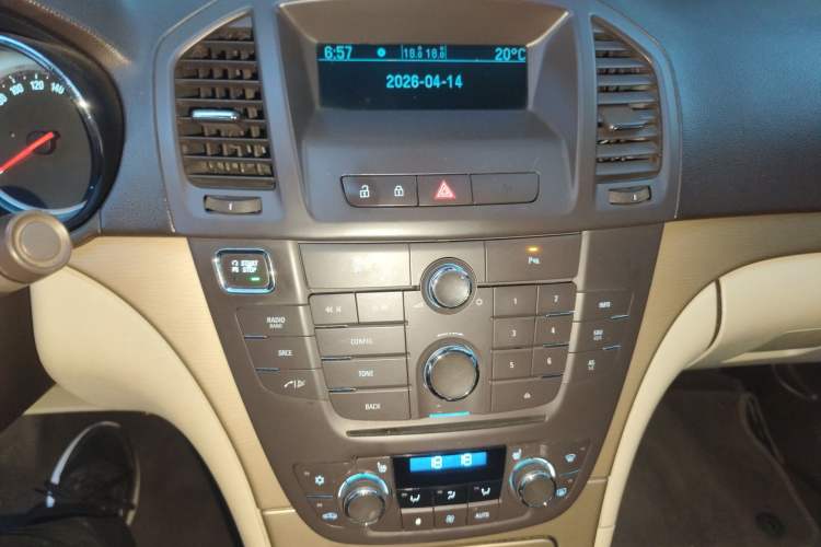 Used Buick Regal 2012 2.4L SIDI Elite Edition Audio And AC Panel