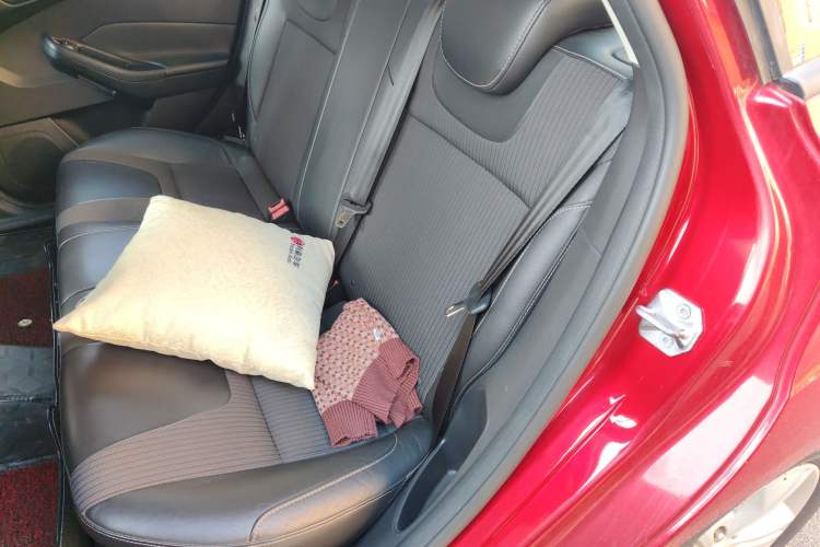 Used Ford Focus 2012 Sedan 1.6L Automatic Fashion Edition
