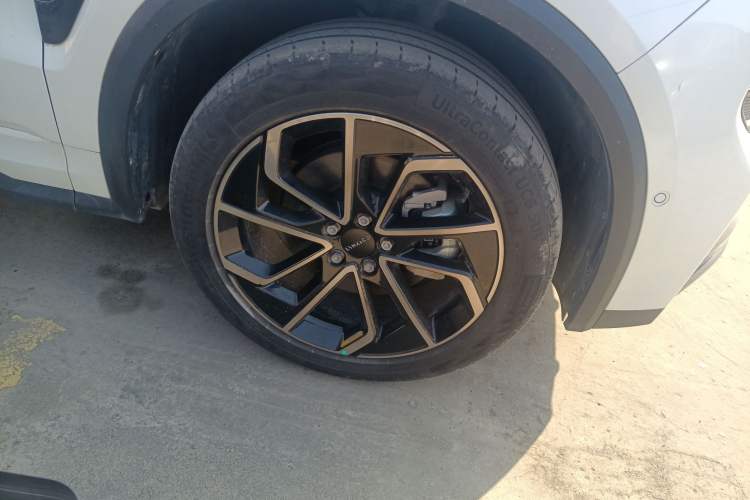 Used Lynk & Co 01 2023 1.5TD EM-F Dawn Right Front Wheel Hub