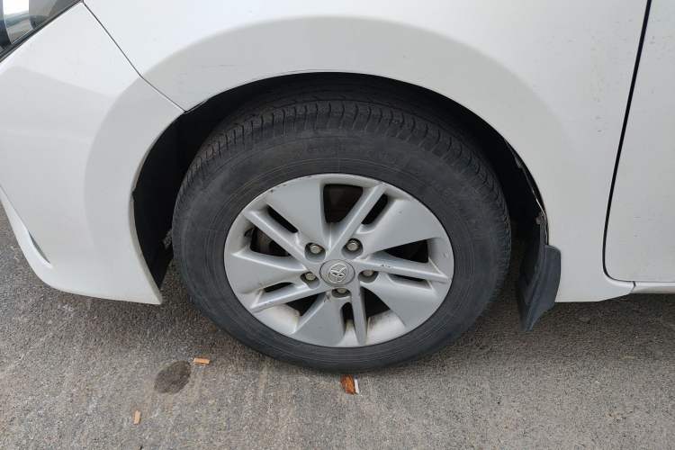 Used Toyota Corolla 2014 1.6L CVT GL Left Front Wheel Hub