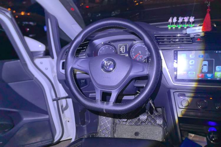 Used Volkswagen Touran 2016 Volkswagen Touran L 280TSI Manual Trend Edition