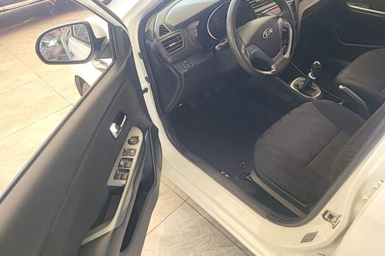 Used Kia K2 2015 Sedan 1.4L MT GLS
