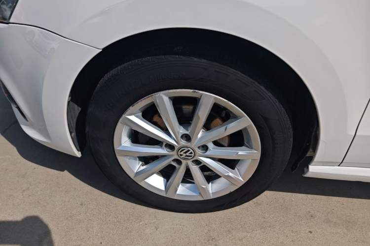 Used Volkswagen Polo 2014 1.4L Automatic Luxury Edition Left Front Wheel Hub