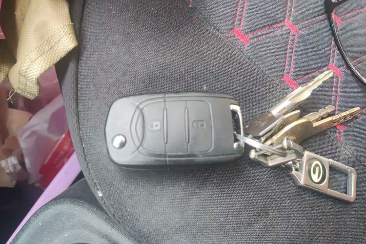 Used Yufeng Gold Warehouse 2025 Model Bus Version with Slow Charger
