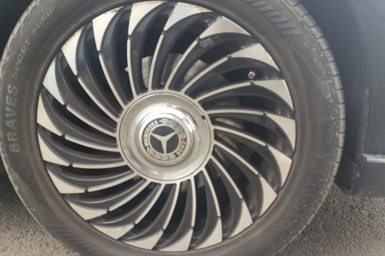 Used Mercedes-Benz Vito 2016 2.0T Elite Edition Right Front Wheel Hub