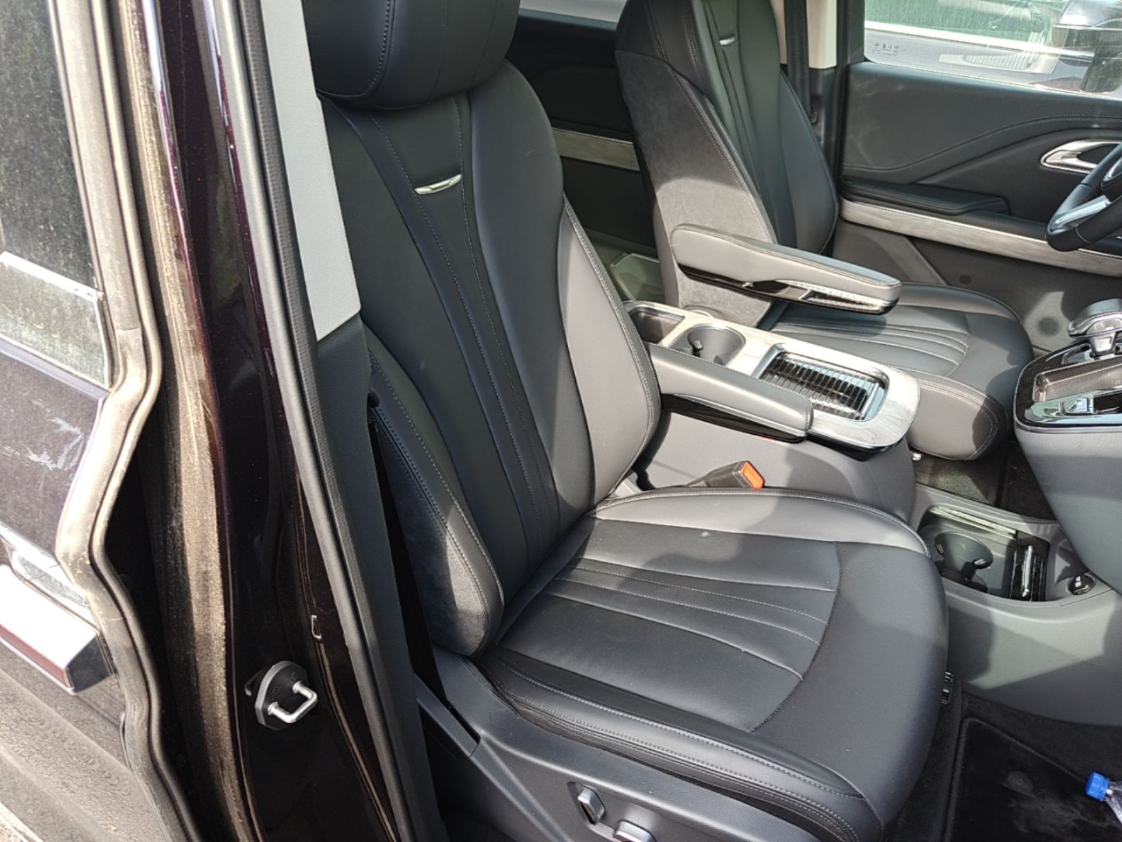 Hongqi HQ9 PHEV 2024 2.0T Four-Wheel Drive Business Edition — снимка 19