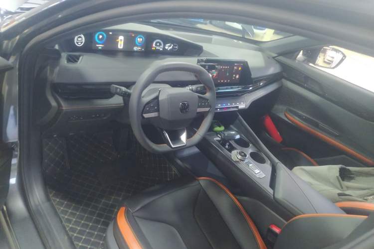 Used CHANGAN UNI-V 2023 1.5T Premium Model
