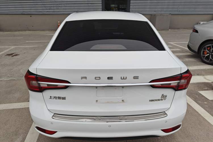 Used Roewe i5 2020 1.5L Automatic 4G Connect Luxury Flagship Edition
