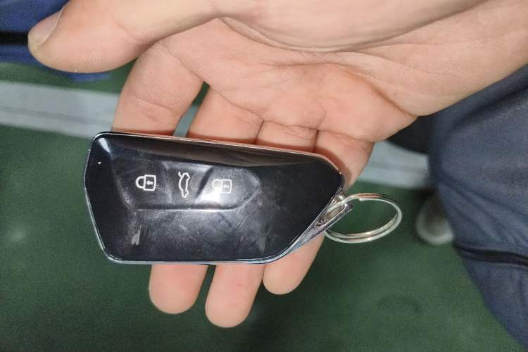 Used Volkswagen Tiguan L 2024 PRO 330TSI Two-Wheel Drive R-Line Prestige Edition Vehicle Key