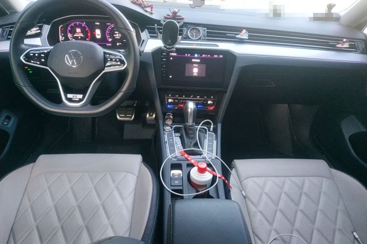 Used Volkswagen Magotan 2024 2 Million Units Zhongxiang Version 330TSI DSG Luxury Edition Center Console