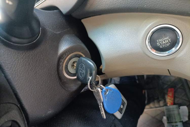 Used Toyota Highlander 2012 2.7L Two-Wheel Drive 7-Seater Luxury Edition
