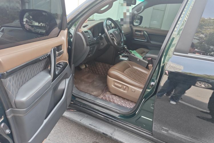 Used Toyota Land Cruiser 2010 4.7L Automatic VX Interior 3