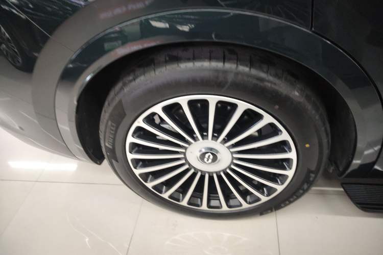 Used Hima AITO M8 2025 Extended-Range Ultra Version 53.4 kWh 6-Seater Edition Right Rear Wheel Hub