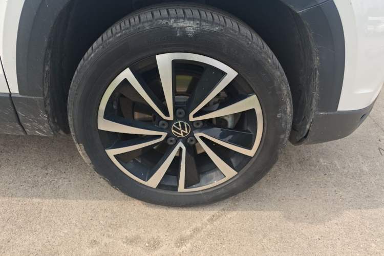 Used Volkswagen Tharu 2021 280TSI Two-Wheel-Drive Luxury Plus Edition Right Front Wheel Hub