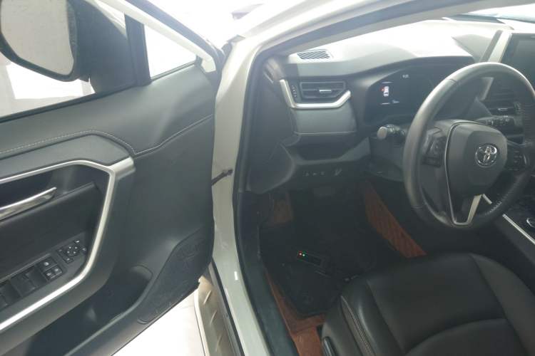 Used Toyota RAV4 2020 Dual-Engine 2.5L E-CVT 4x4 Elite PLUS Edition Driver Seat