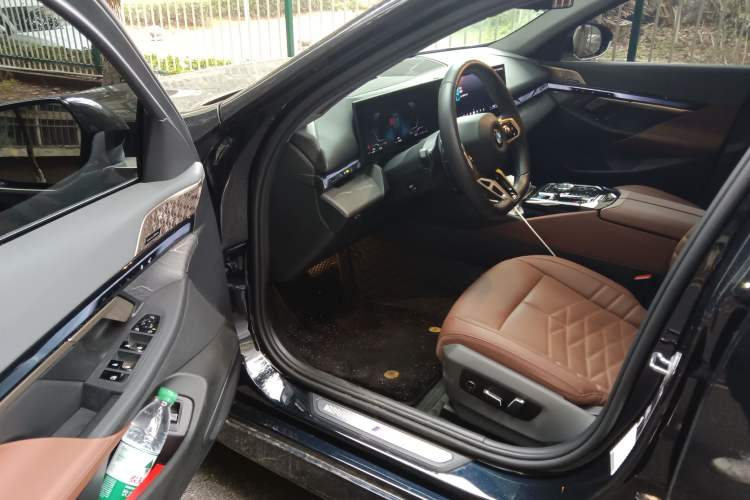 Used BMW 5 Series 2024 530Li Luxury Edition M Sport Package