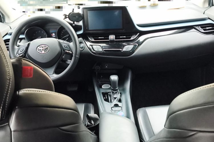 Used Toyota IZOA 2021 2.0L Enjoy Edition Center Console