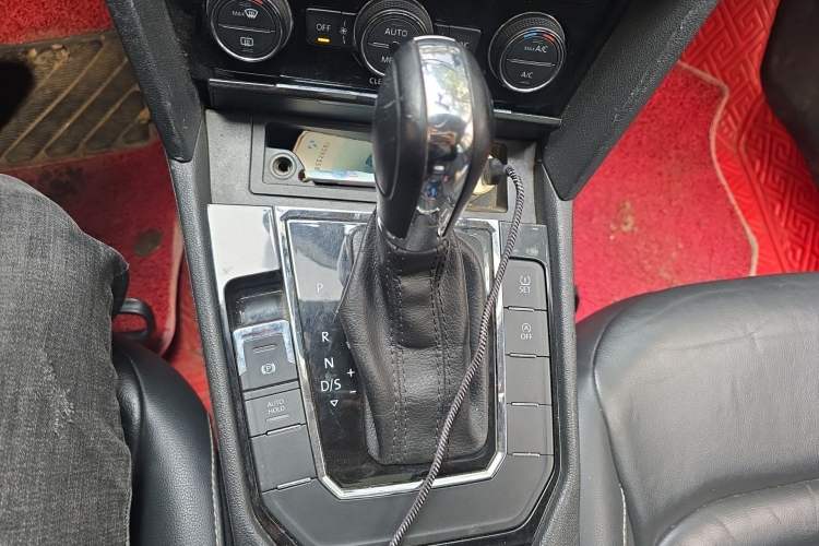 Used Volkswagen Lamando 2017 280TSI DSG Comfort Edition Gear Lever